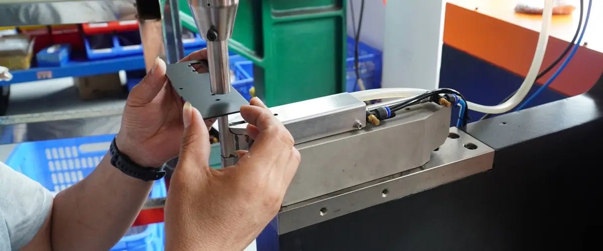 Power Rivet Pcb PCB를 알루미늄 인클로저에 고정: 아연도금 리벳 VS 알루미늄 리벳 – 용우 케이스